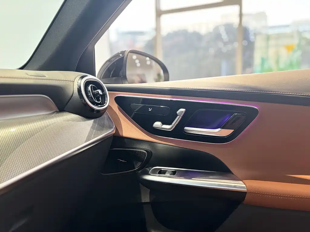 Mercedes-Benz GLC 2024 GLC 260 L 4MATIC 5 мест