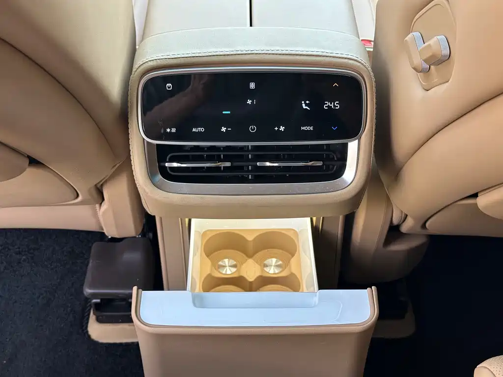 AITO ASK THE WORLD M8