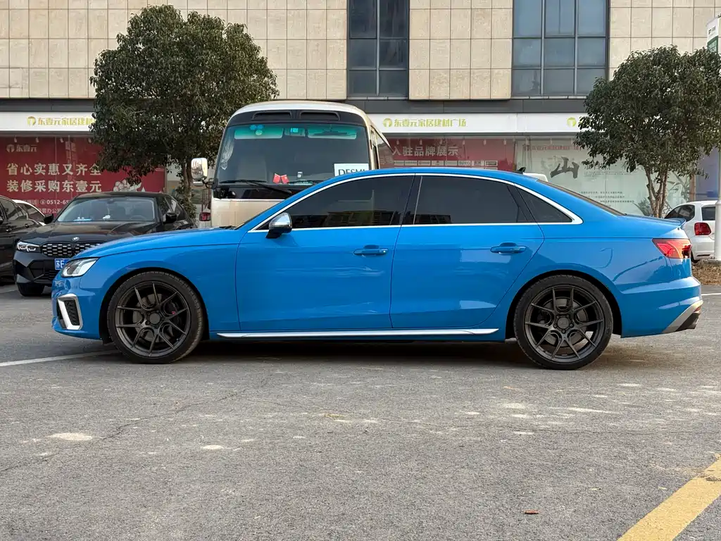 AUDI S4