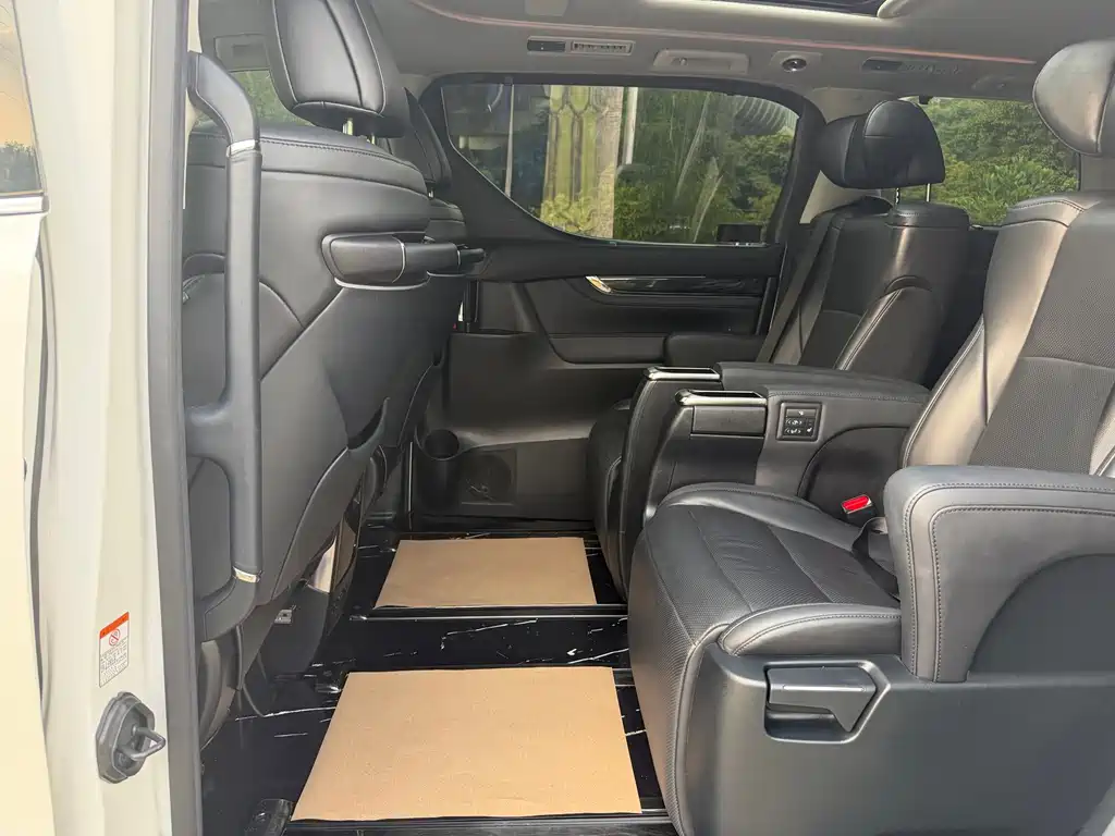 Toyota Vellfire — миниатюра 12