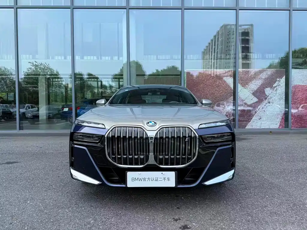 BMW i7 — миниатюра 2