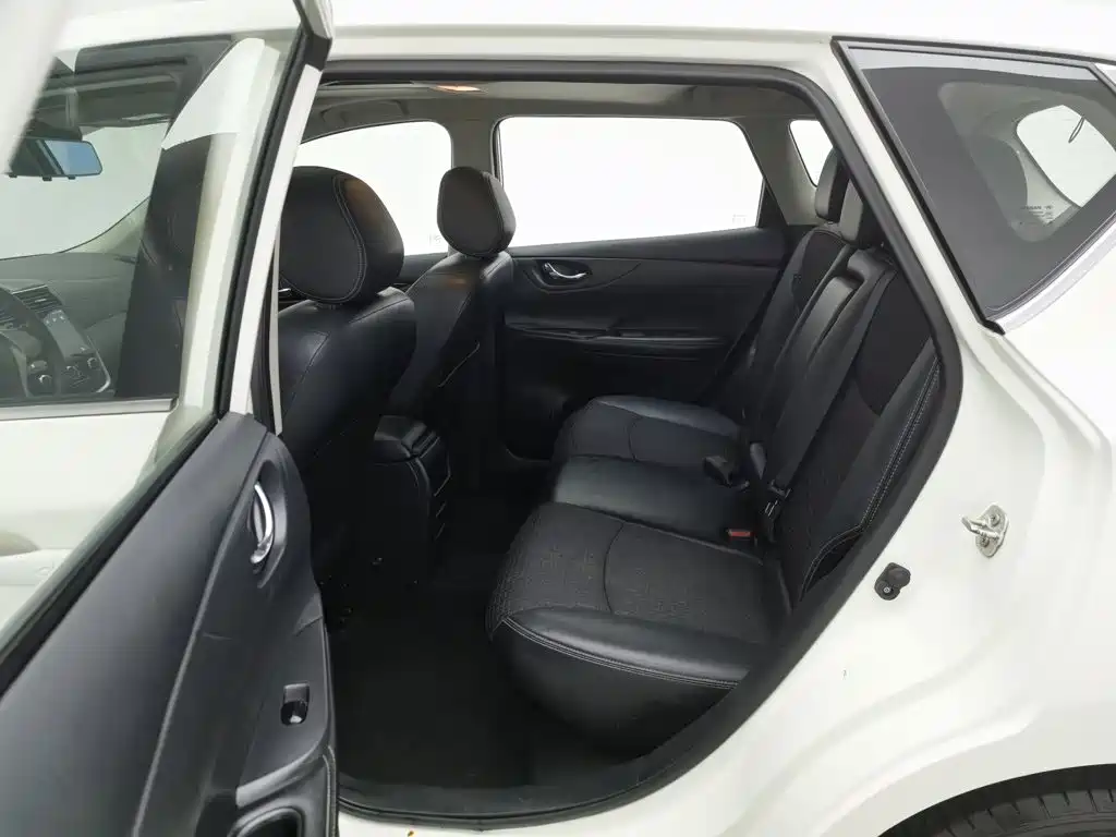 Nissan Tiida — миниатюра 15