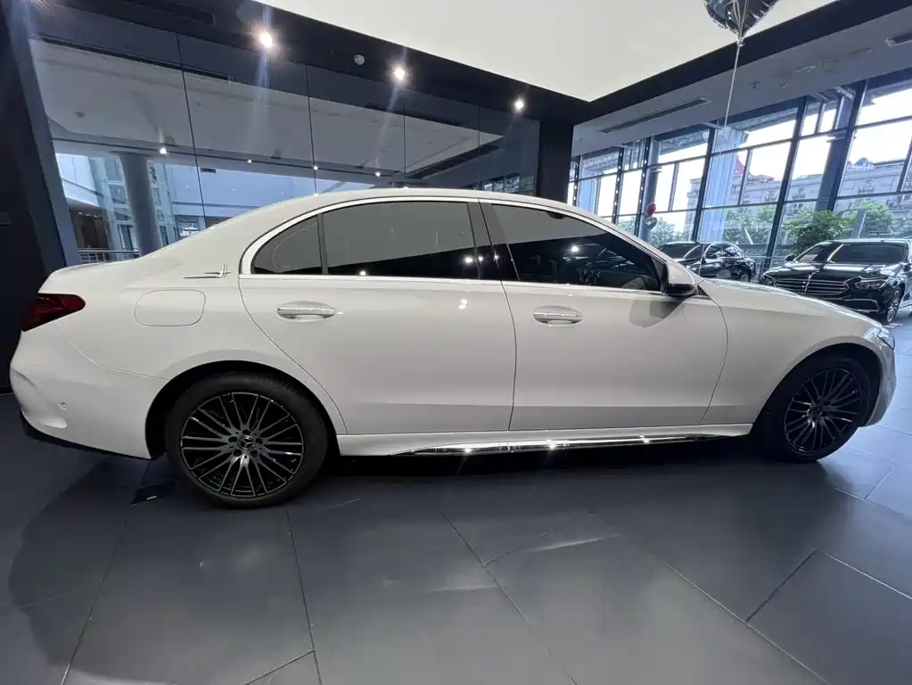 Mercedes-Benz C-Class — миниатюра 3