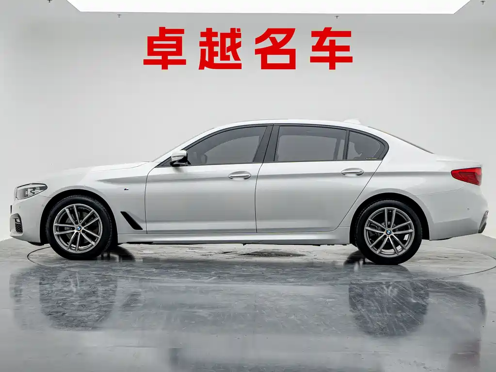 BMW 5 Series — миниатюра 8
