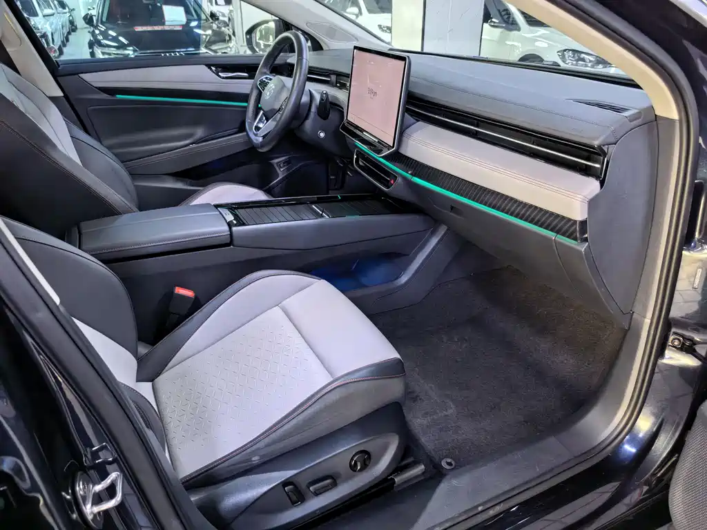 VOLKSWAGEN ID.7 VIZZION