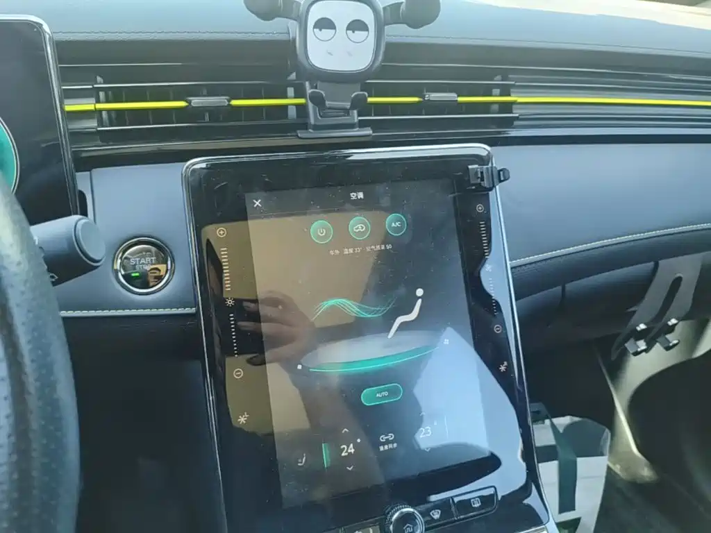 Roewe RX5 New Energy — миниатюра 13