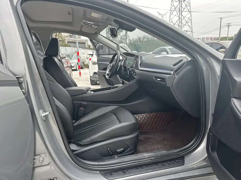 Hyundai Sonata — миниатюра 7