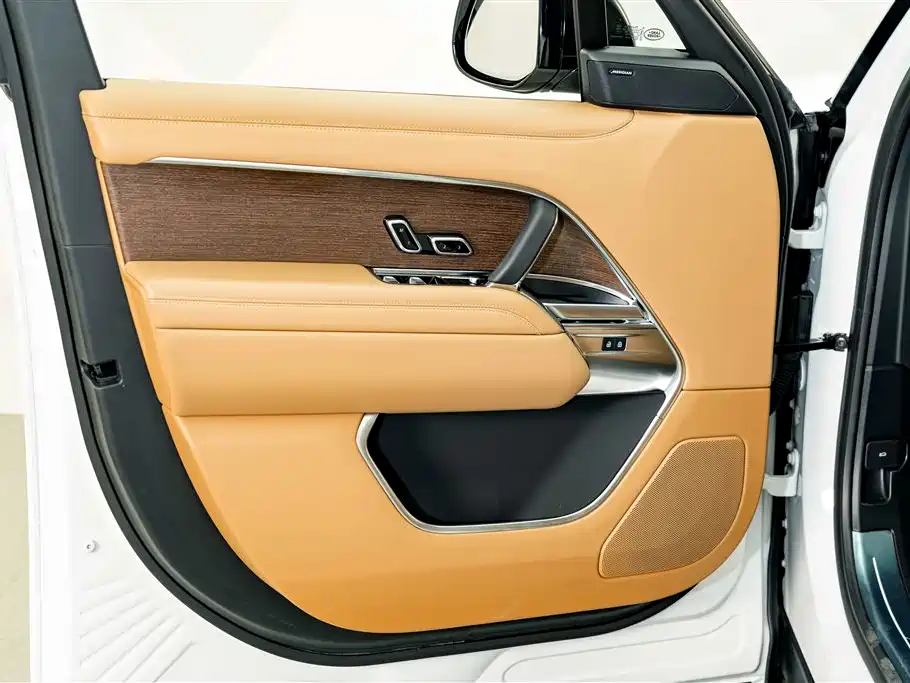 Land Rover Range Rover — миниатюра 17