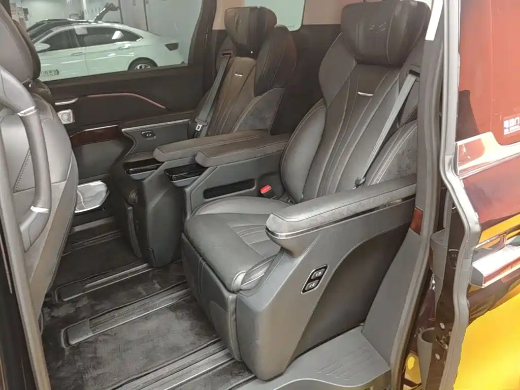 Hongqi Hongqi HQ9 PHEV — миниатюра 17