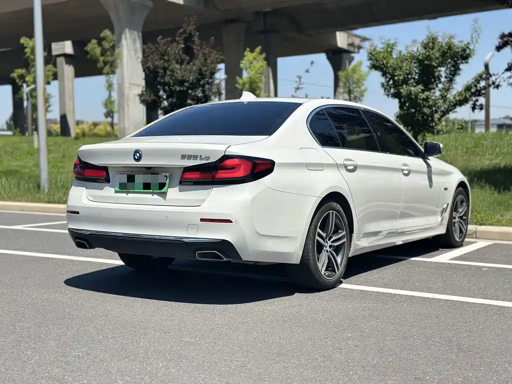 BMW 5 Series New Energy — миниатюра 4