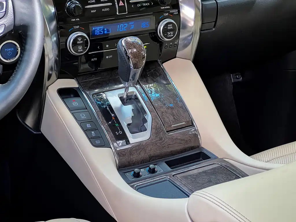 Toyota Vellfire — миниатюра 20