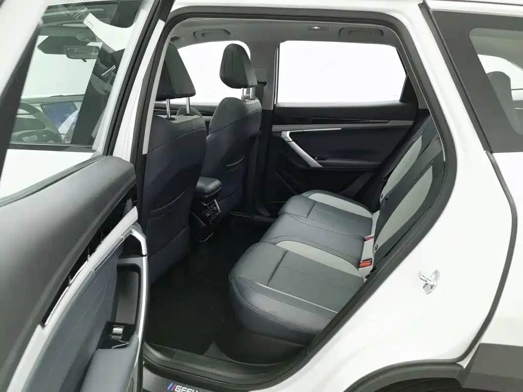 Geely Boyue L — миниатюра 15