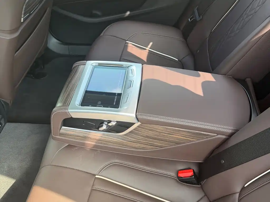 BMW 5 Series — миниатюра 19