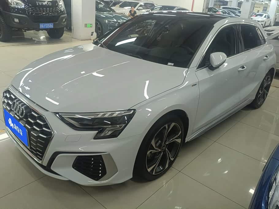 Audi A3 1.4 л 2024 г. Белый, пробег 9200 км