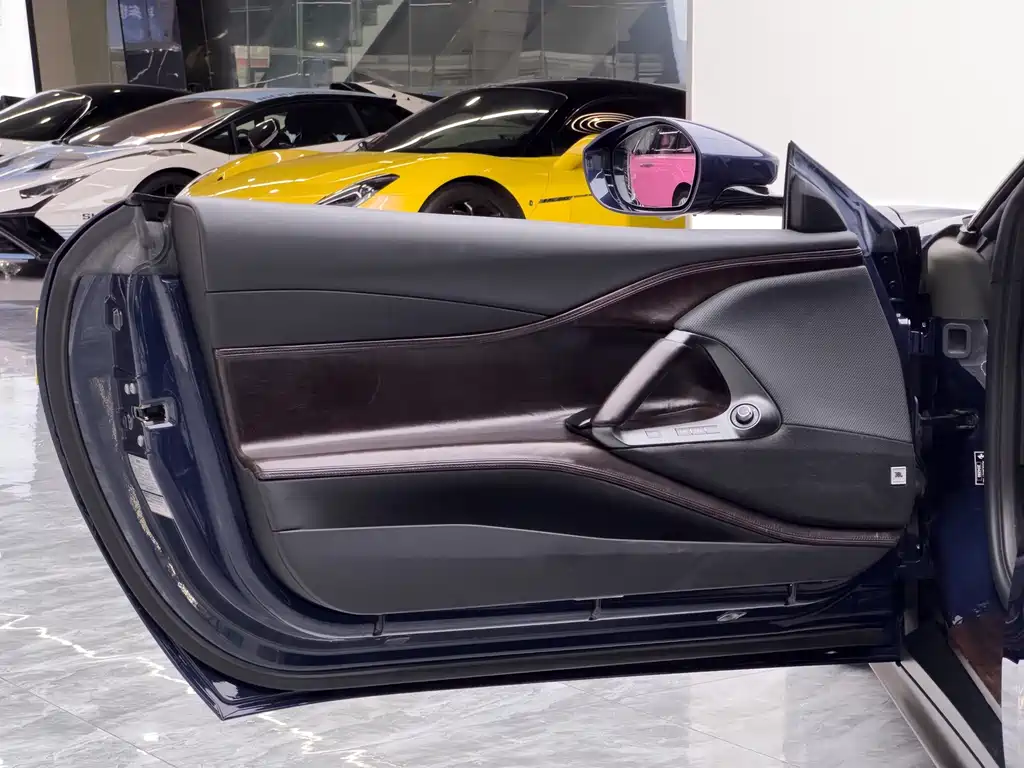 Ferrari 812 — миниатюра 10