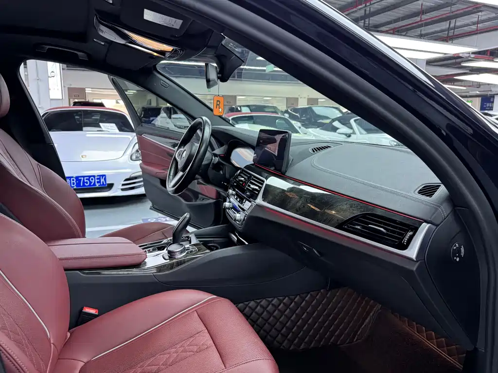 BMW 5 Series — миниатюра 11