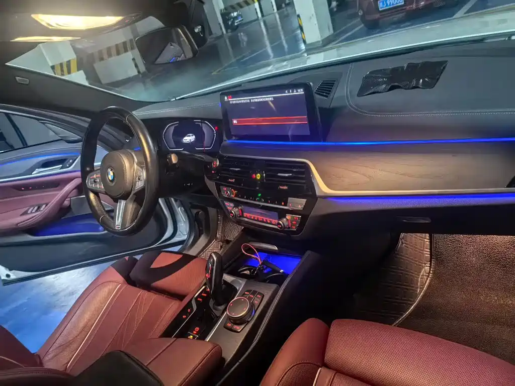 BMW 5 Series — миниатюра 7