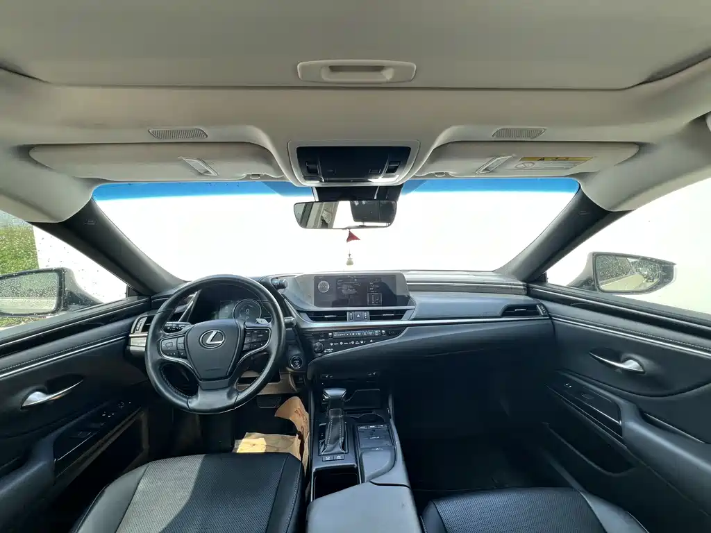 Lexus ES — миниатюра 8