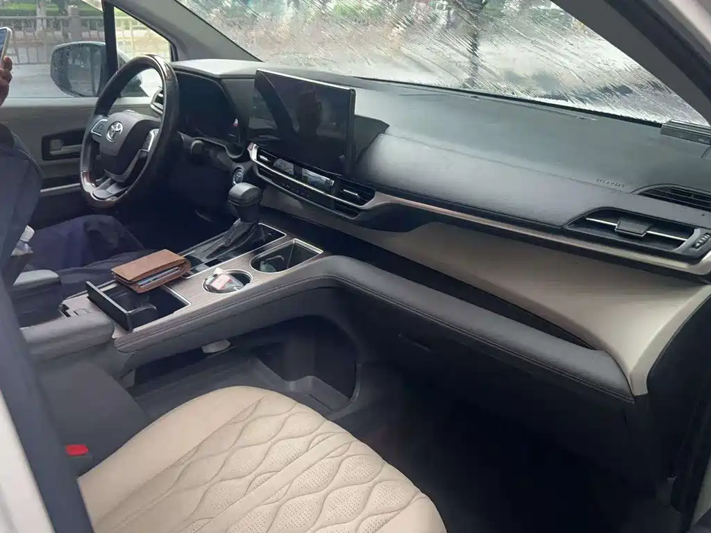 Toyota Sienna — миниатюра 6