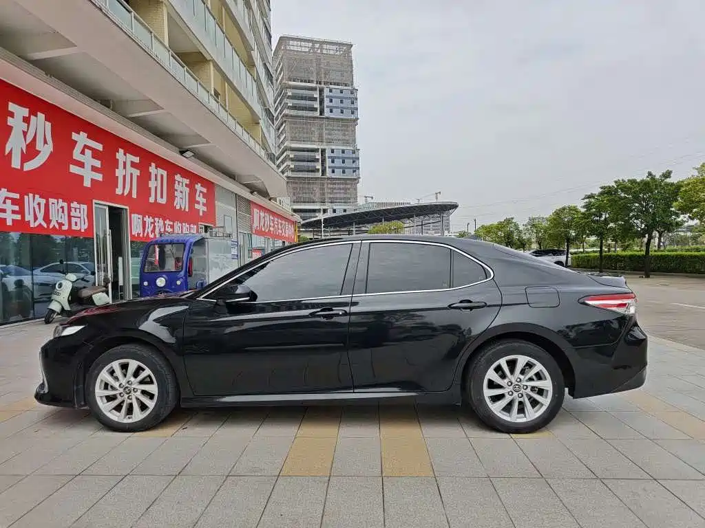 Toyota Camry — миниатюра 3