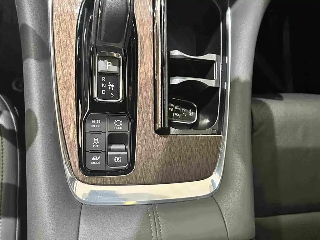 Toyota Vellfire — миниатюра 10