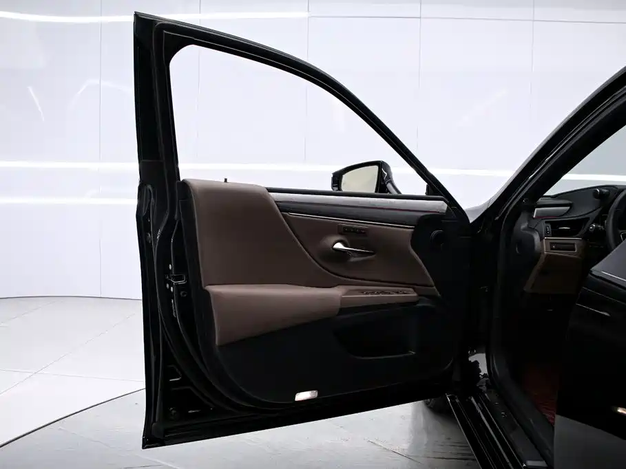 Lexus ES — миниатюра 13