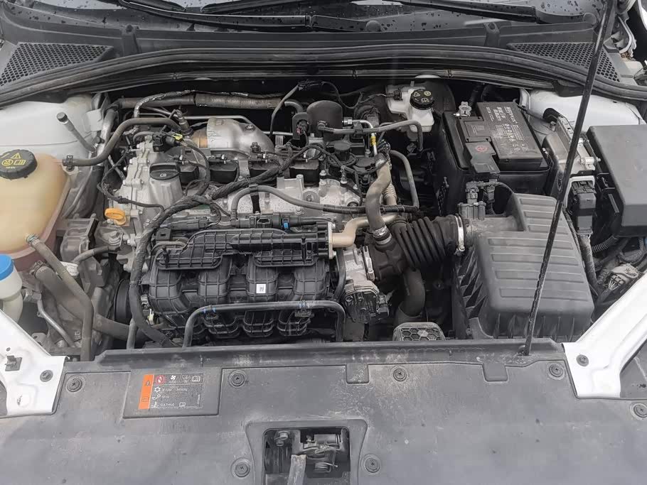 MG MG5 1.5 л 2023 г. Белый, пробег 20800 км
