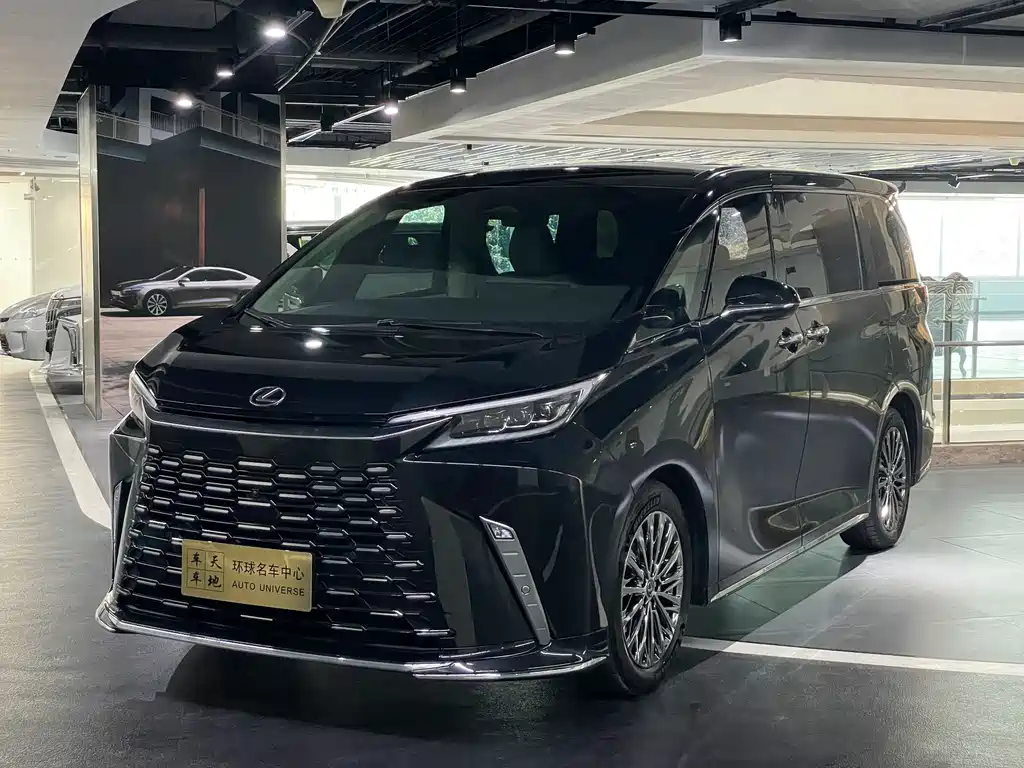 LEXUS LM