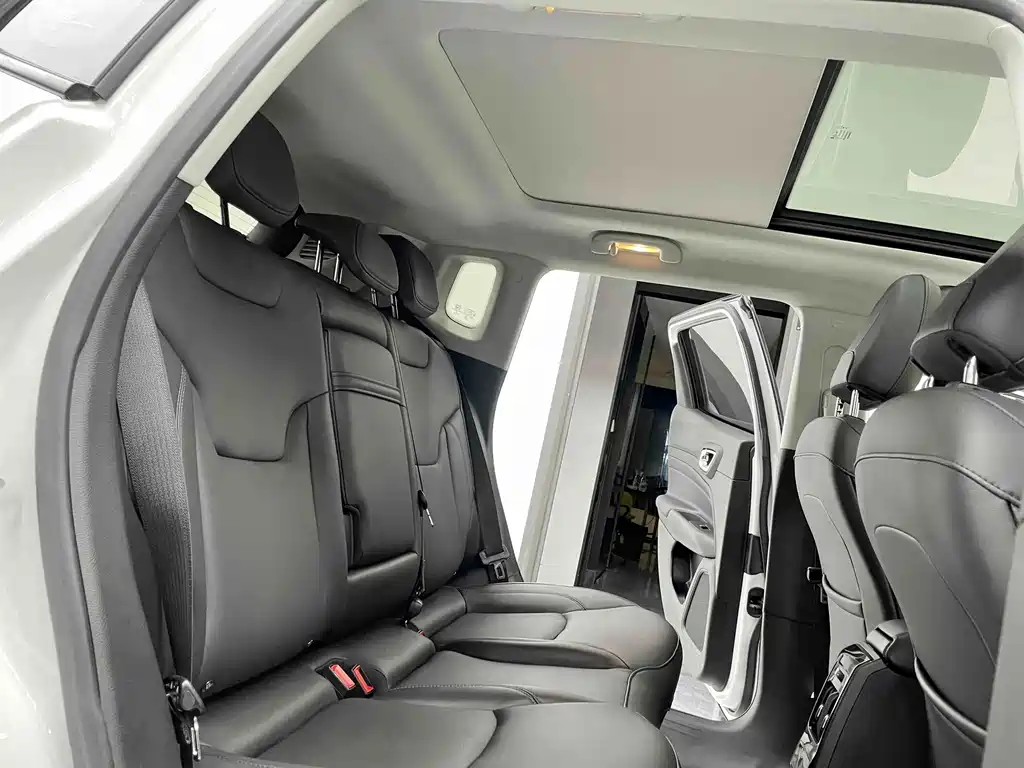 Jeep Compass — миниатюра 6