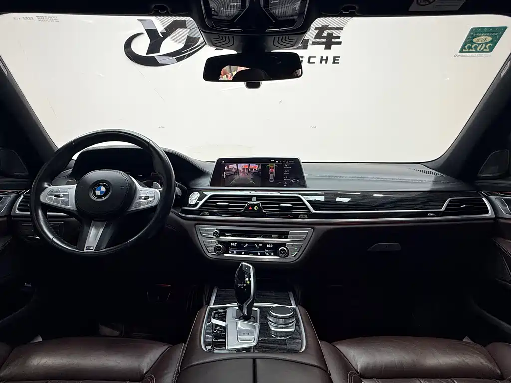 BMW 7 Series — миниатюра 10