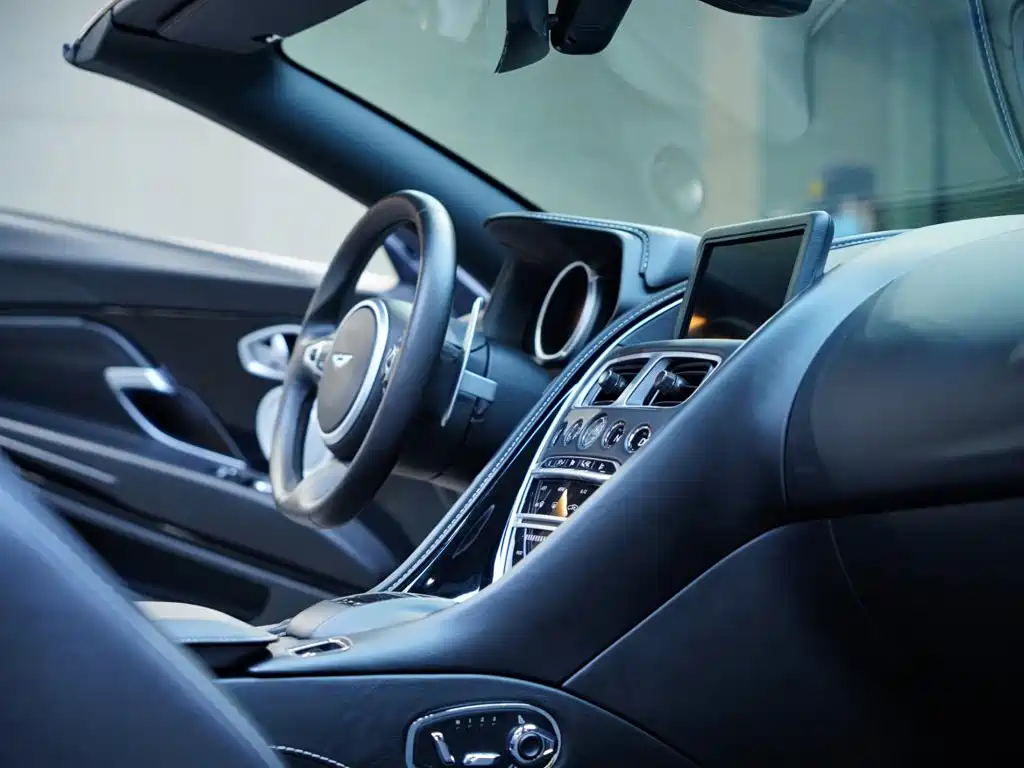 Aston Martin DB11 — миниатюра 30