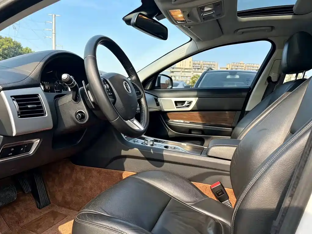 Jaguar XF 2015 XF 2.0T