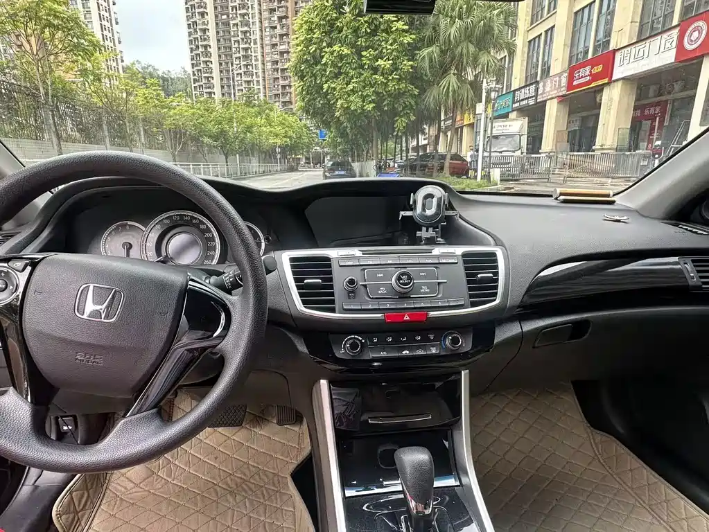 Honda Accord — миниатюра 5