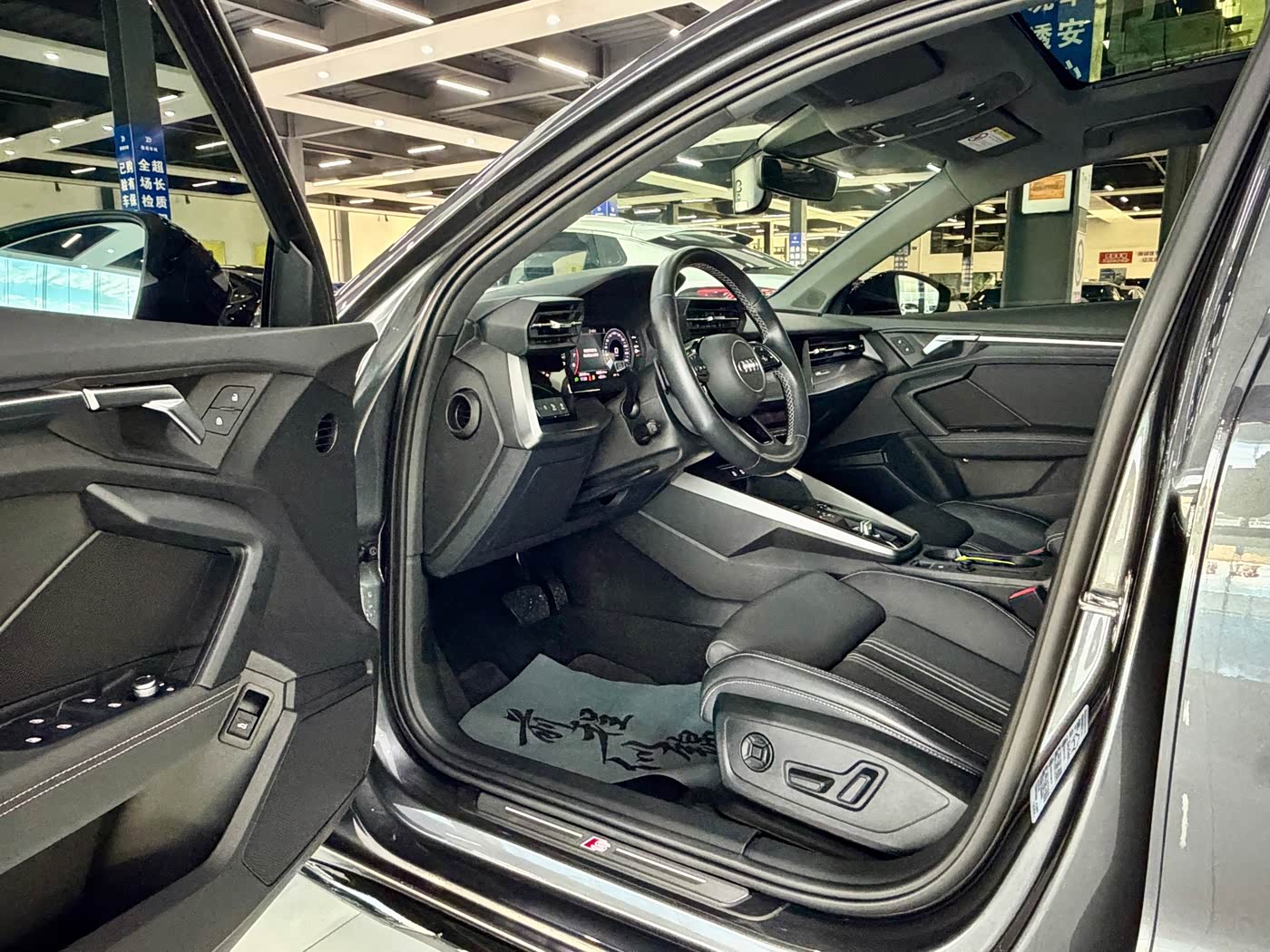 Audi A3 1.4 л 2023 г. Серебристо-серый, пробег 26000 км