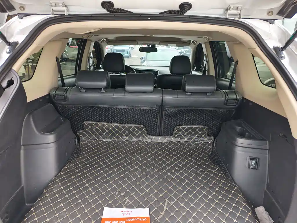 Mitsubishi Outlander — миниатюра 11