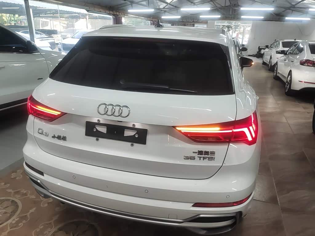 Audi Q3 1.4 л 2022 г. Белый, пробег 49700 км