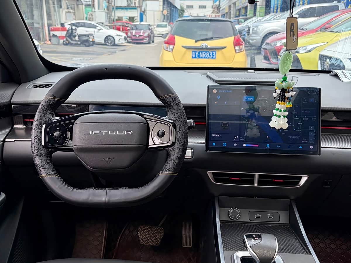 Jetour Jetour Dasheng 1.5 л 2023 г. Серебристо-серый, пробег 10000 км