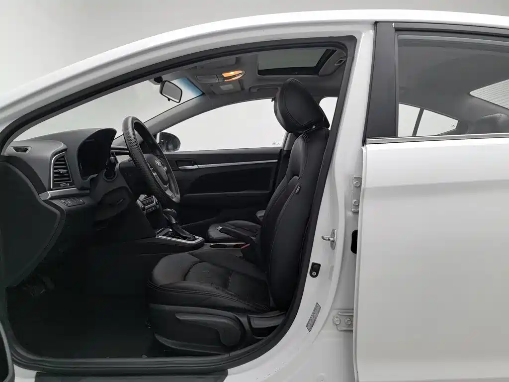 Hyundai Elantra — миниатюра 10