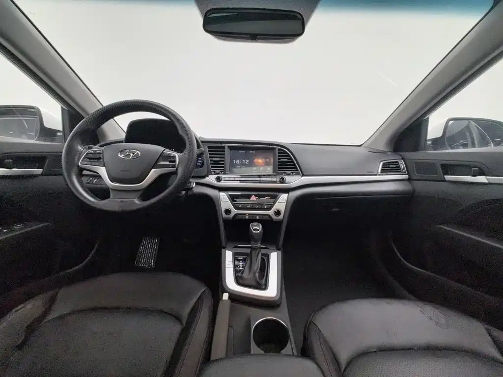 Hyundai Elantra — миниатюра 5
