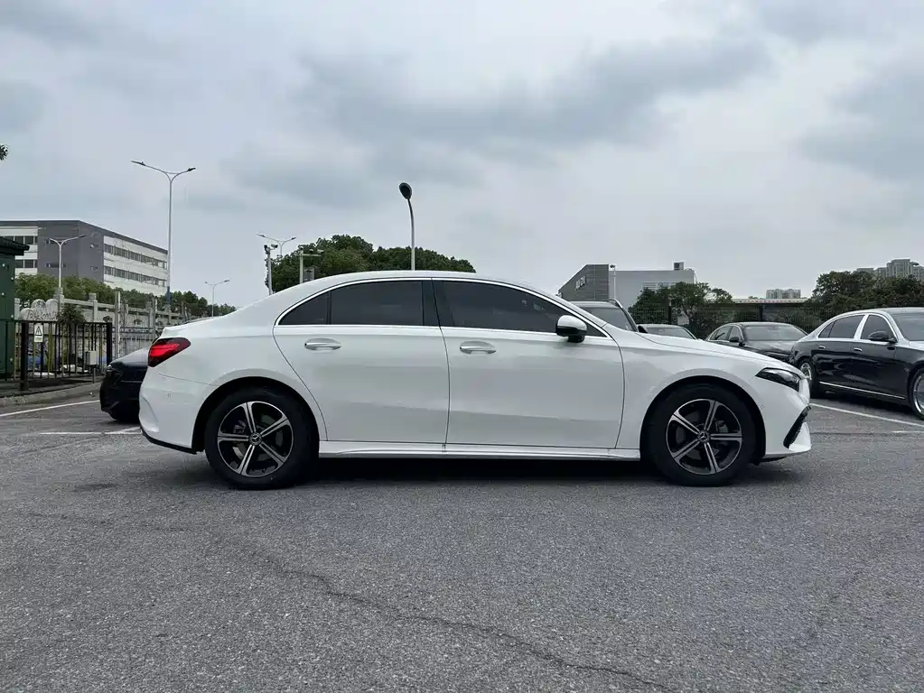 Mercedes-Benz A-Class A 2024 A 200 L Fashion