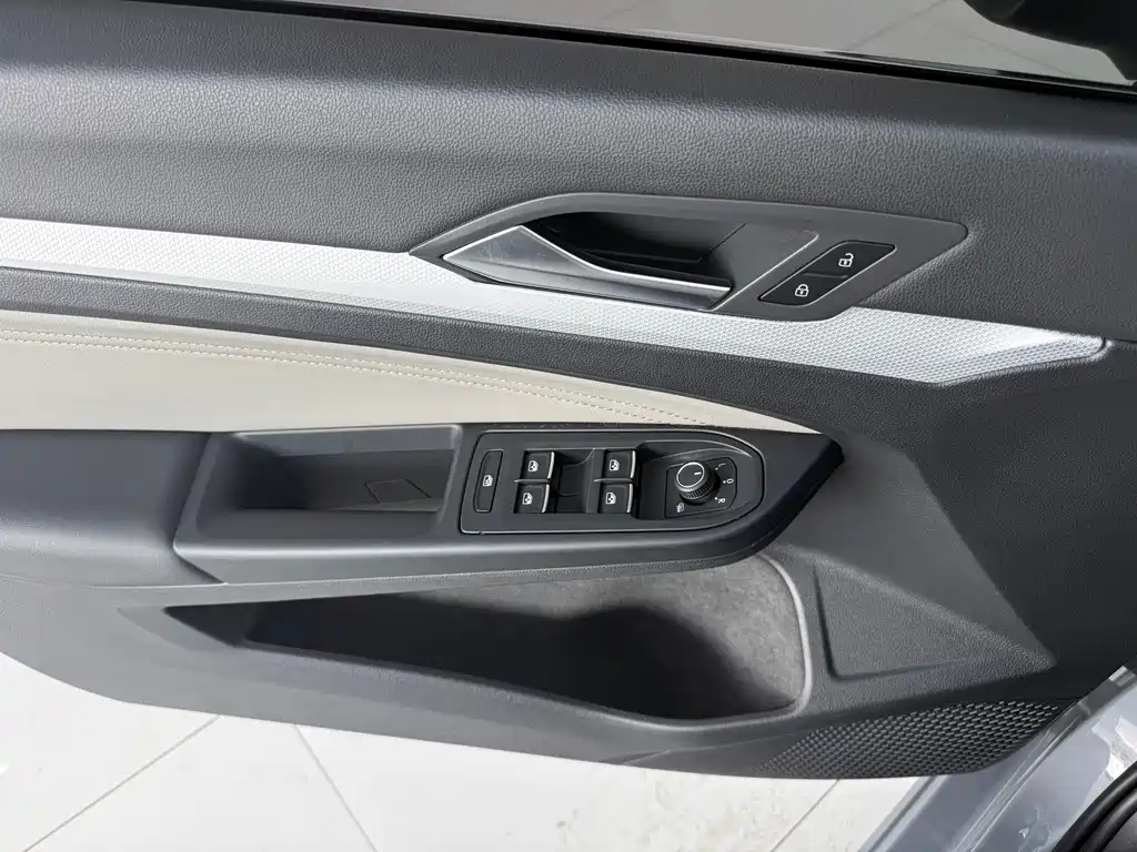 Volkswagen Golf — миниатюра 18
