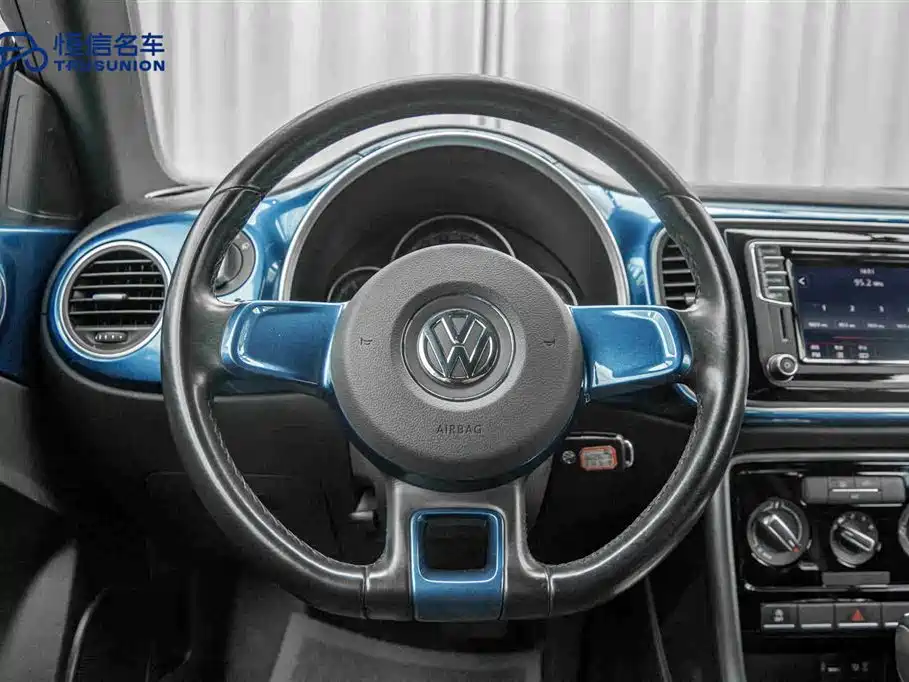 VOLKSWAGEN BEETLE
