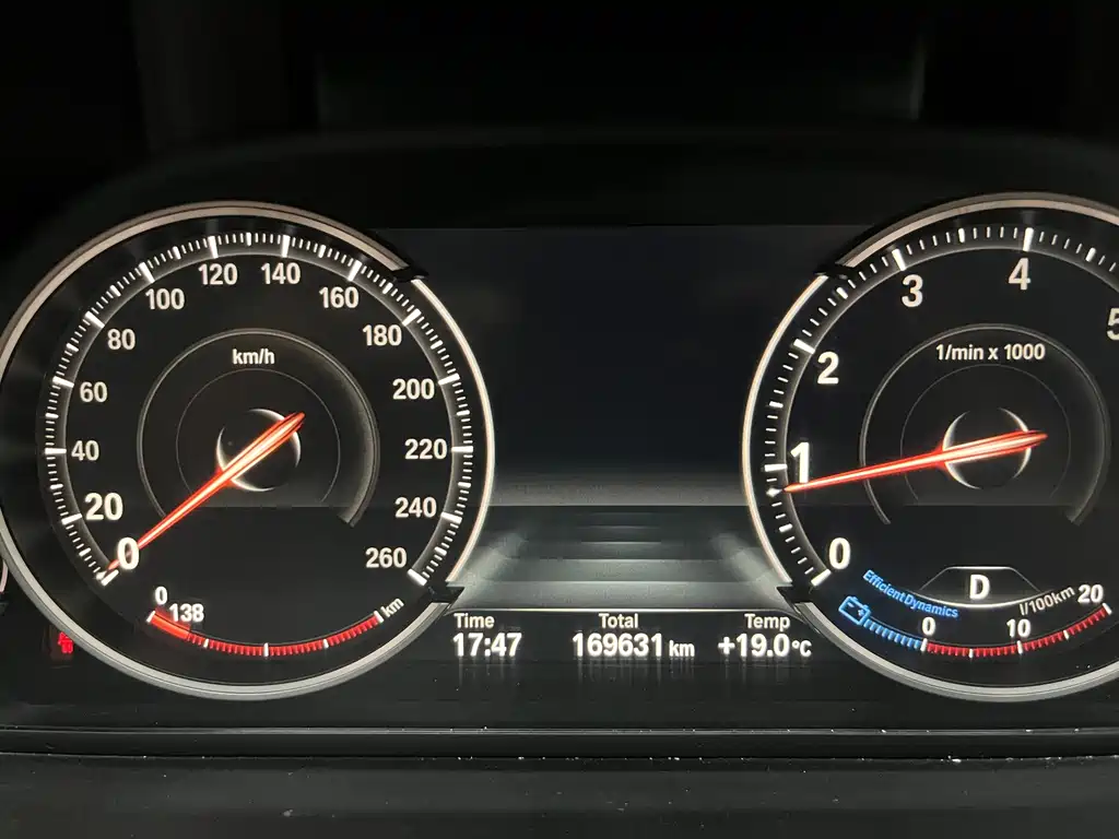 BMW 5 Series — миниатюра 10