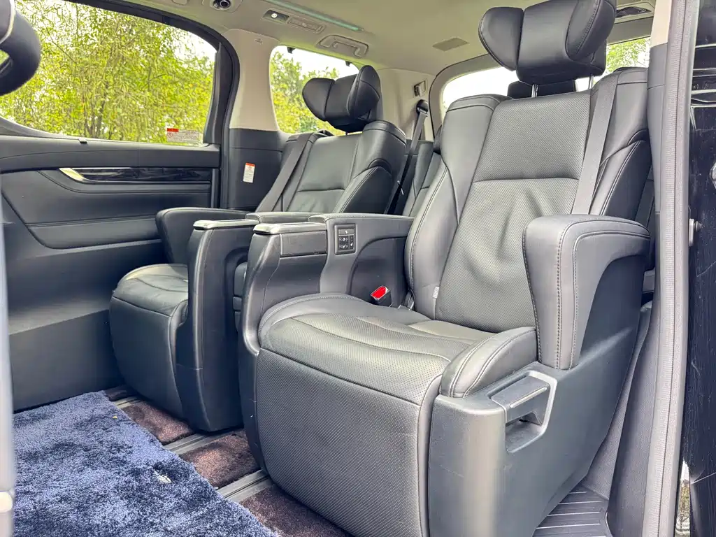 Toyota Vellfire — миниатюра 21