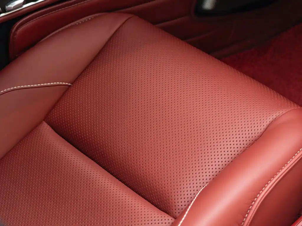 Aston Martin Rapide — миниатюра 25