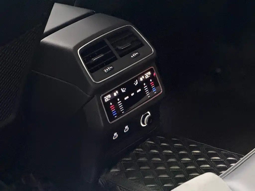 Audi A6L — миниатюра 12