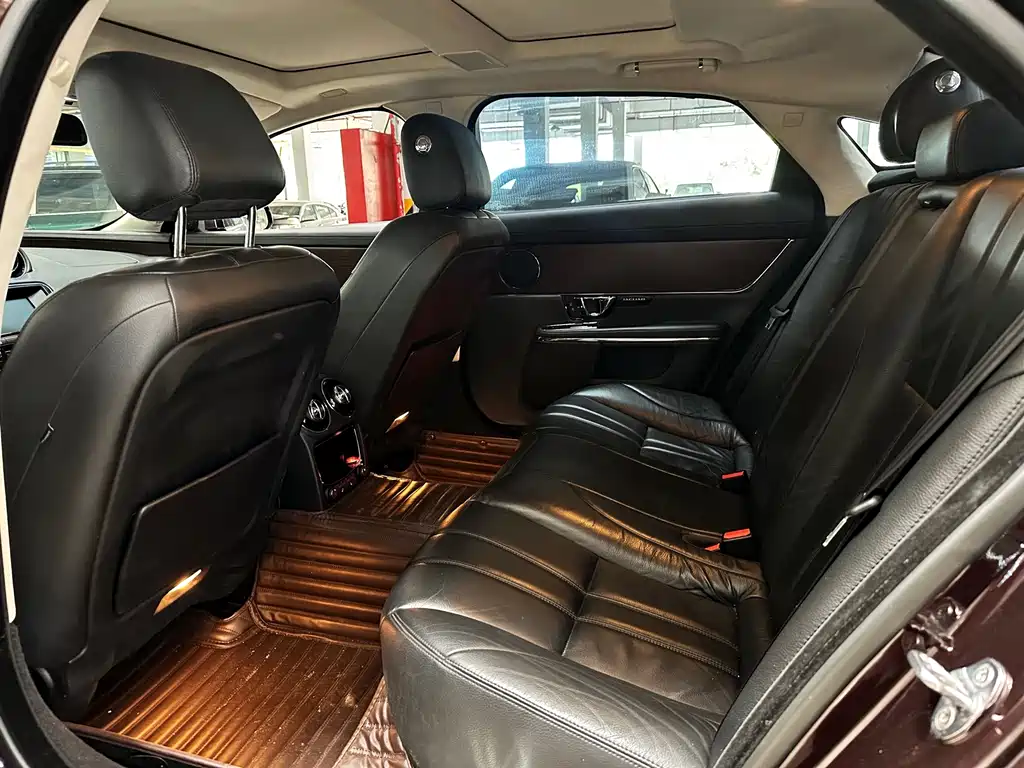 Jaguar XJ — миниатюра 16