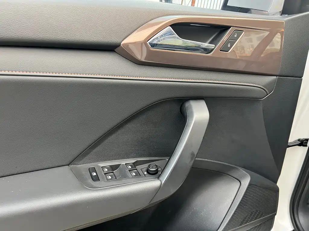 Volkswagen Tharu — миниатюра 6