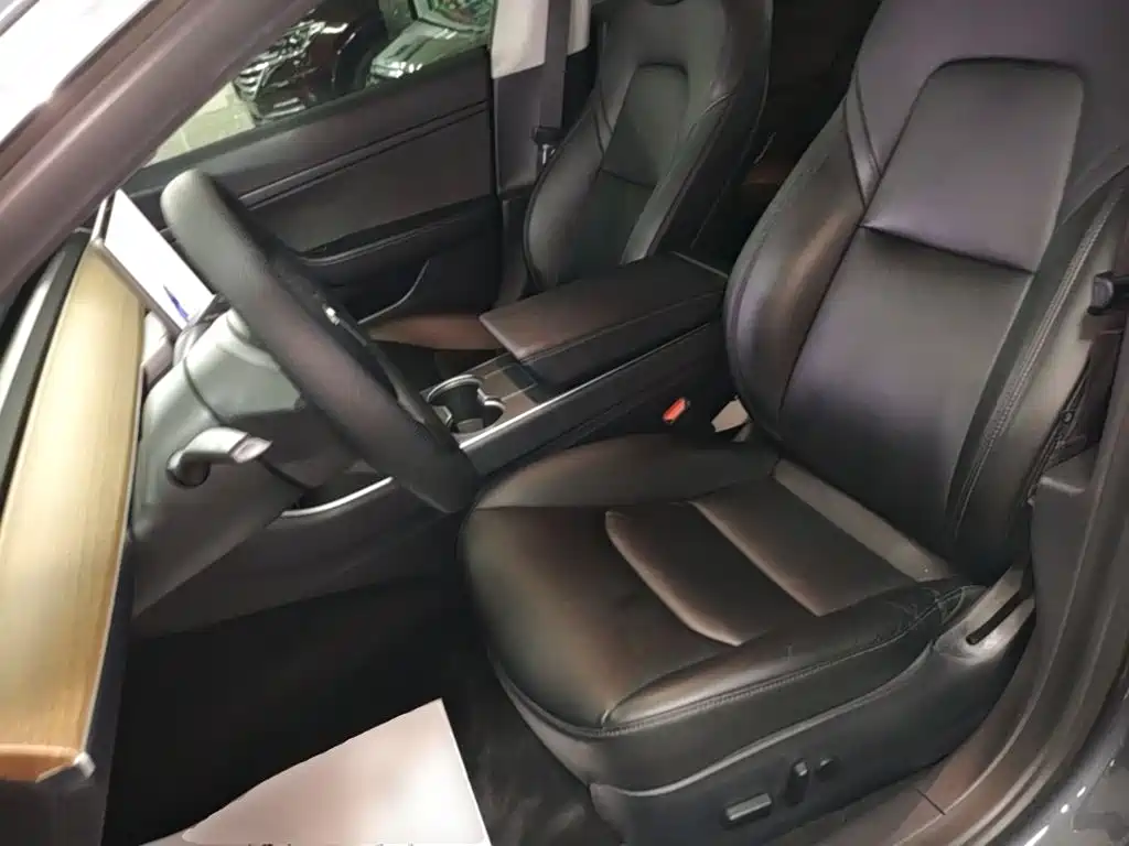Tesla Model 3 — миниатюра 15