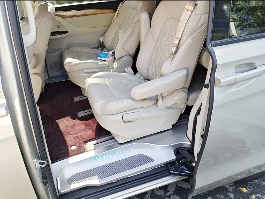 Buick GL8 — миниатюра 7